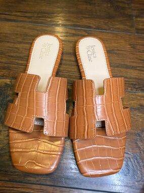 NIB Jessica Cline Cognac Croc H-Strap Slide Sandals Women's Size 9 Quiet Luxury
